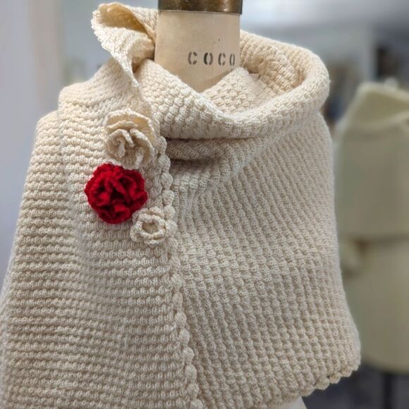 Hand knitted Merino Wool Shawl - Picture 1 of 6